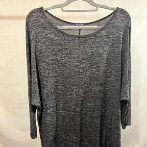 Womens size L/XL top. Stretchy material, brand - Olivia Blu